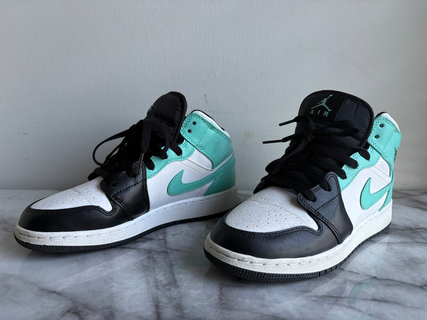 Air Jordan 1 Mid SE (GS) Size 6 Y White/Teal-Blue Hero With Box