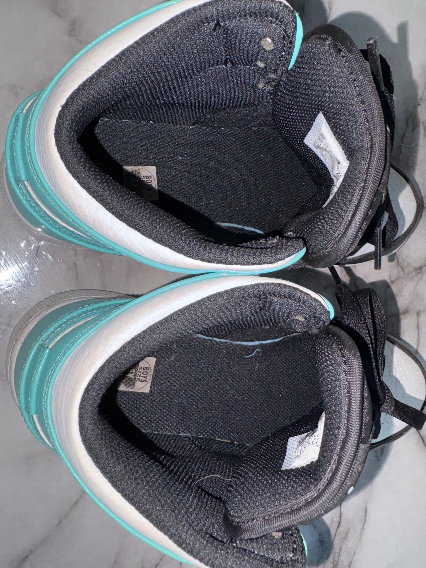 Air Jordan 1 Mid SE (GS) Size 6 Y White/Teal-Blue Hero With Box